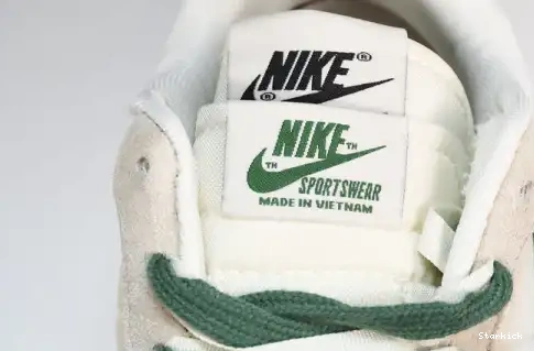 Nike White Green sacai Vaporwaffle DD1875-102 0521
